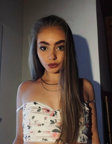 livionly model high quality img