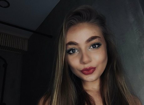 livionly model pretty images