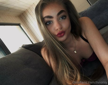 livionly model hot galleries