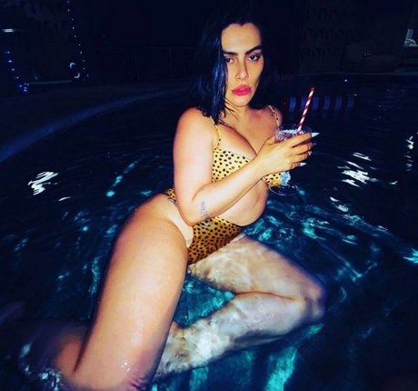 Cleo Pires hd actress image