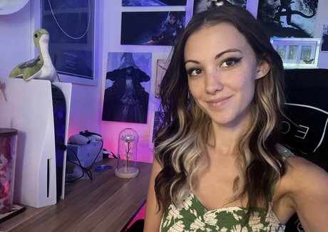 Echochlo pretty model images