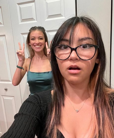 Echochlo pornstar naked gallery