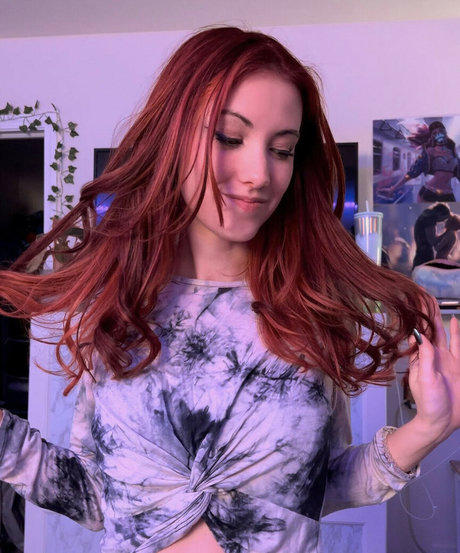 Echochlo model porn photos