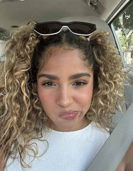 AyannaMarcelin star perfect photos