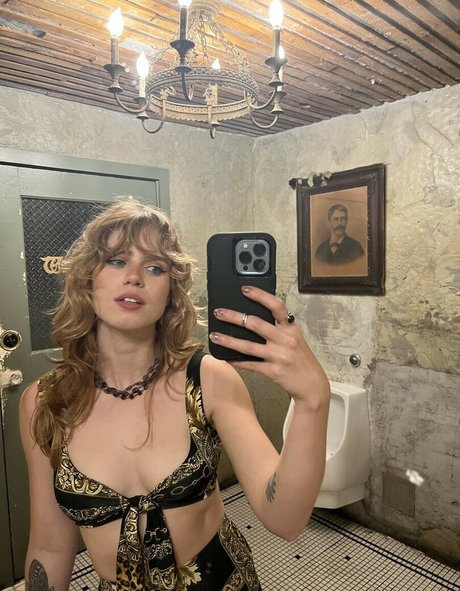 Cera Gibson nude model images