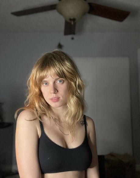 Cera Gibson model naked photo