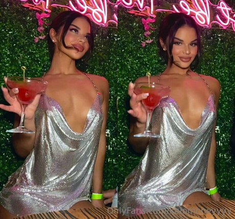 Chloe Swain beautiful actress picture