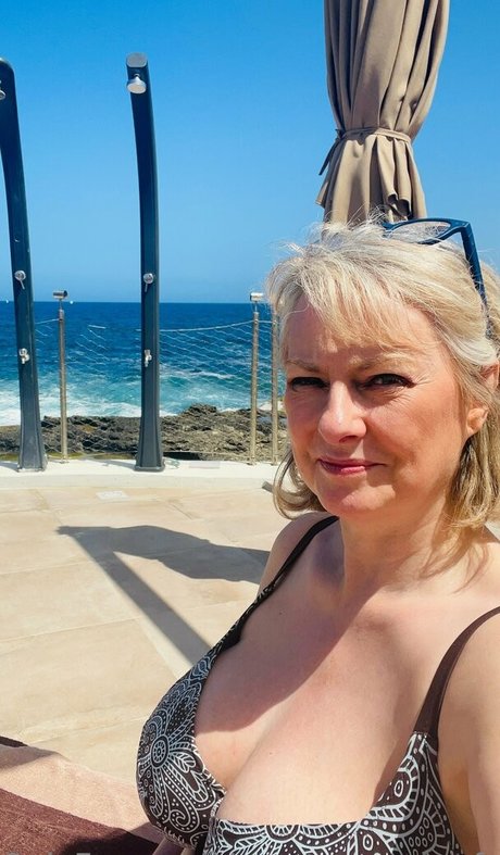 courtesanannafree exclusive model img