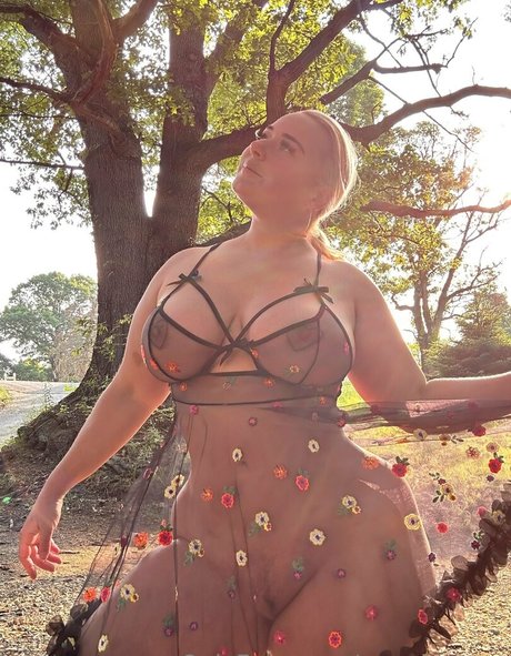 Sweetmargs pretty model img