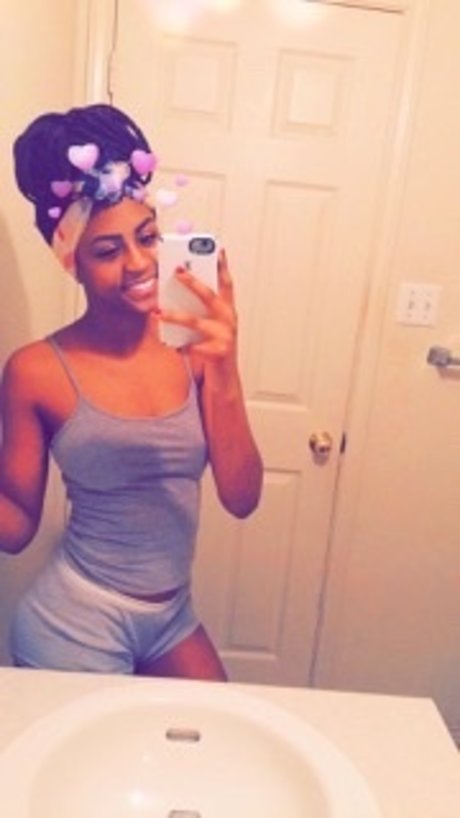 Whitty Babyy hot actress photo