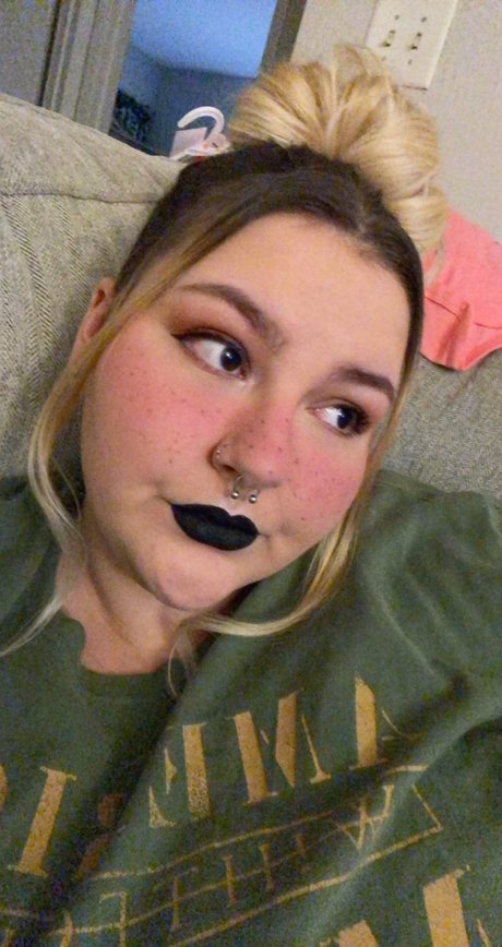 LuxxyLacy model nudes galleries