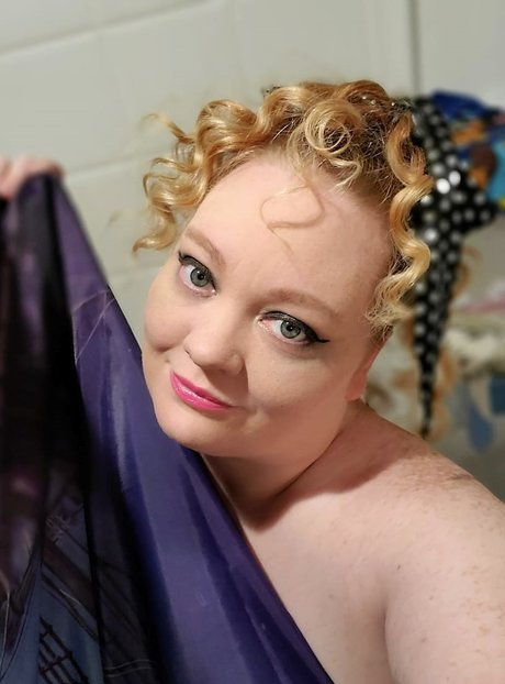 Lady Indica Ashes pretty pornstar pictures