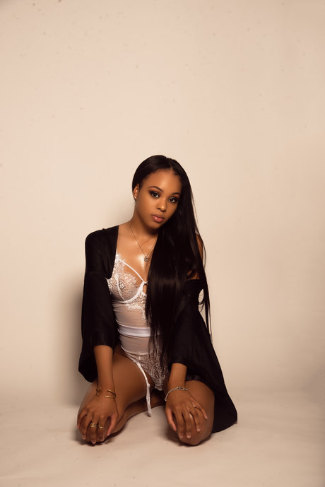 Caryn exclusive actress image