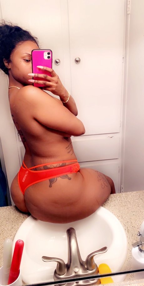 iiambuttaflyy sex pornstar photo