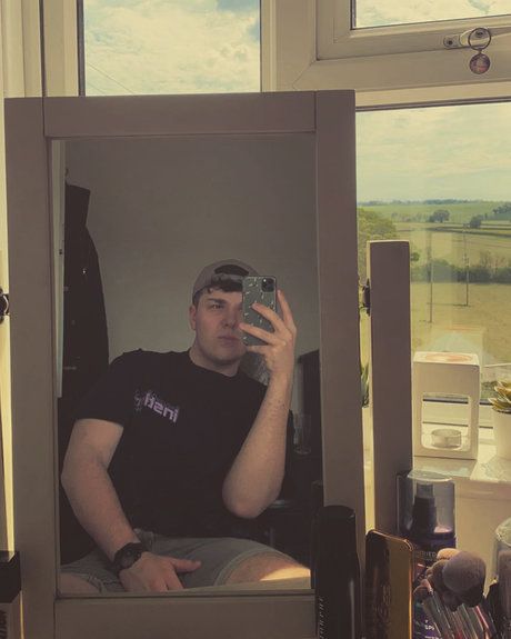 Chubby Gay Boy nude model picture