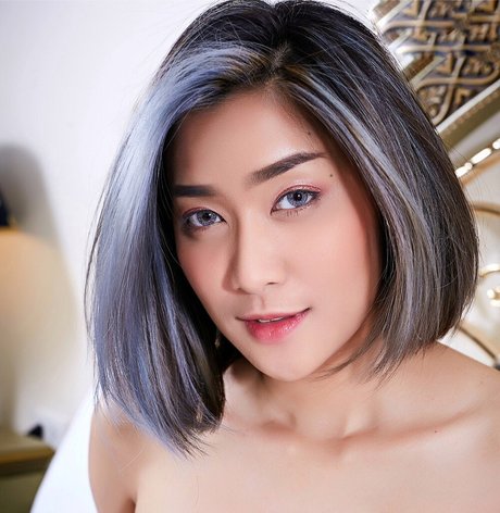 Black Cat Apple pretty actress picture