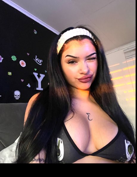 Yanara Cifuentes hd actress image