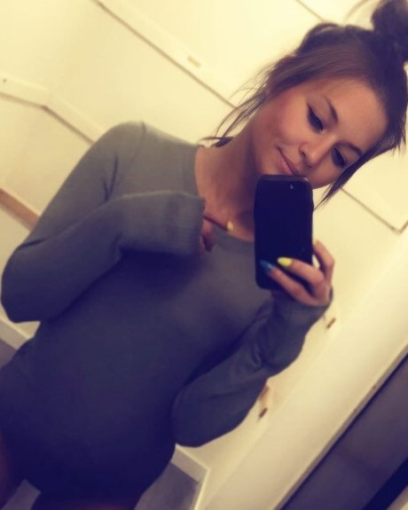 Melissasky model hd image