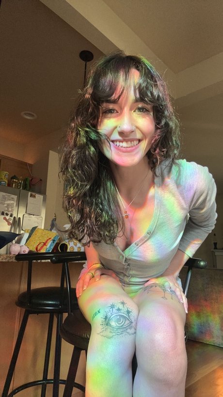 Milli Jones sexy star image