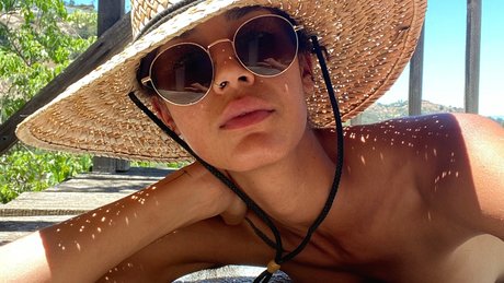 Dreamy Dom pretty actress image