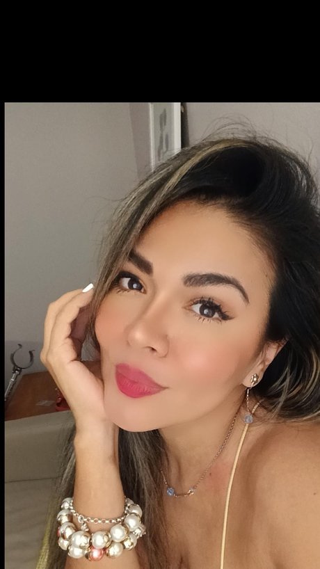 YuveCute hd pornstar image