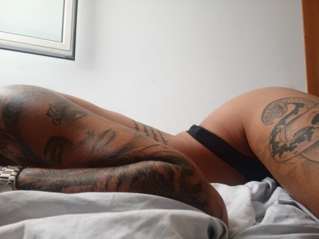 Morenita Bombon_ model naked image