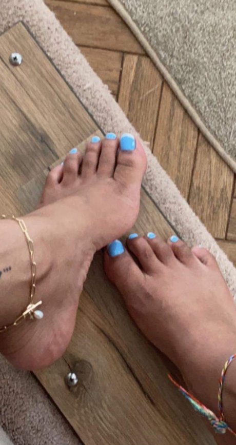 _Trio Of Toes_ xxx model img
