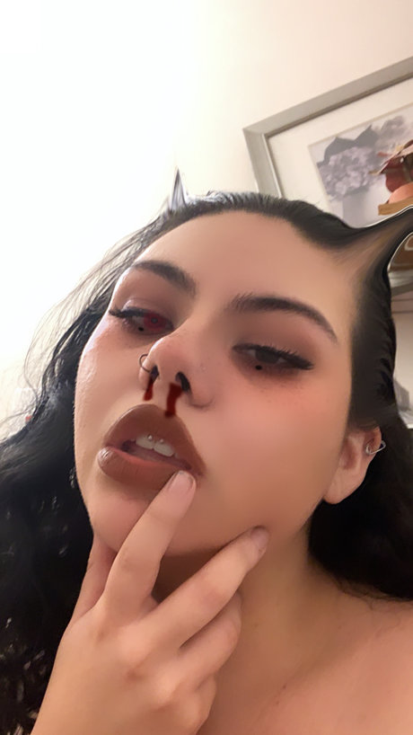 _POUTY PRINCESS_ exclusive model photo