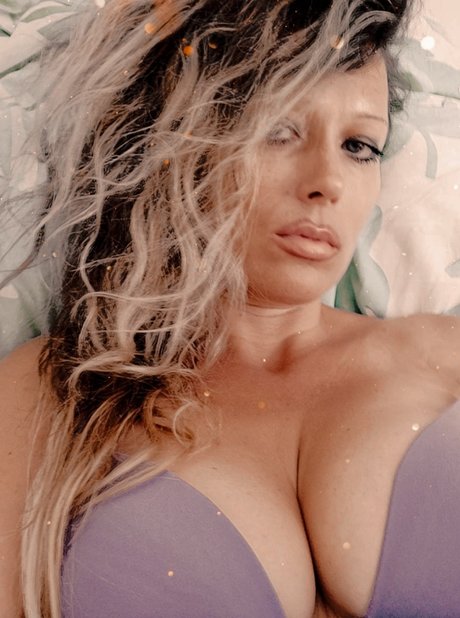 Julia glance model exclusive photos