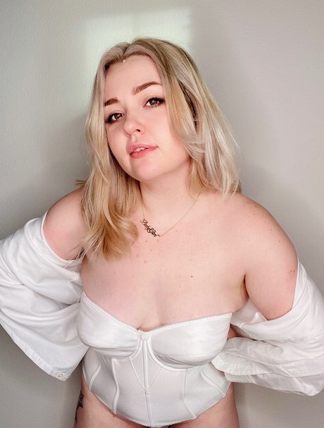 Zoeskydiamonds_ star adult pics