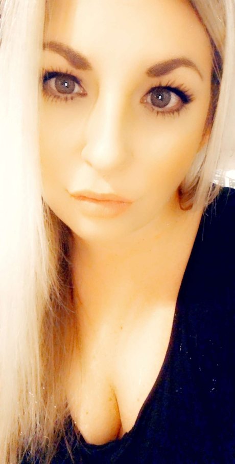 Linzi_ hd pornstar image