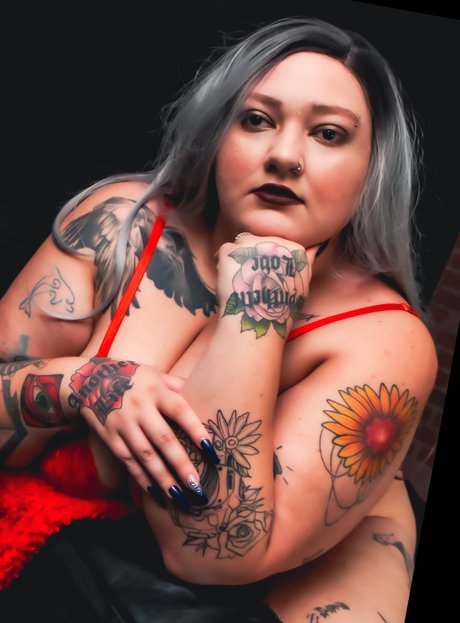 Lucci Monroe high quality star photos