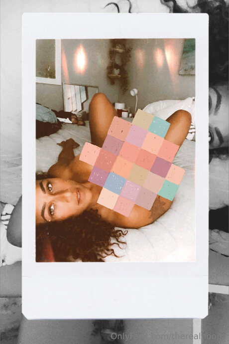 Hoopz nude model pictures