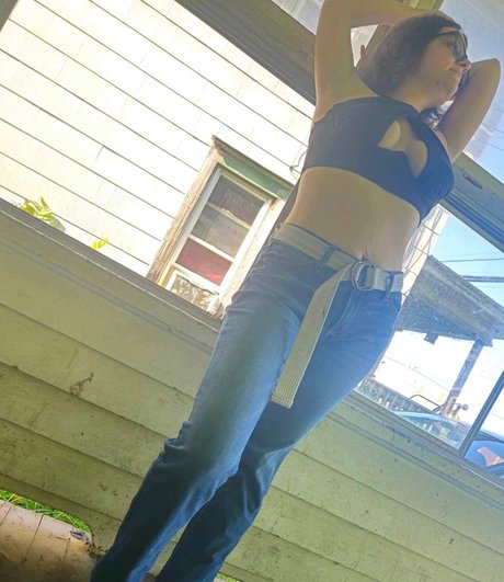 Goddess Quinn model hd gallery