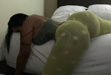 jey vi gil model naked photo