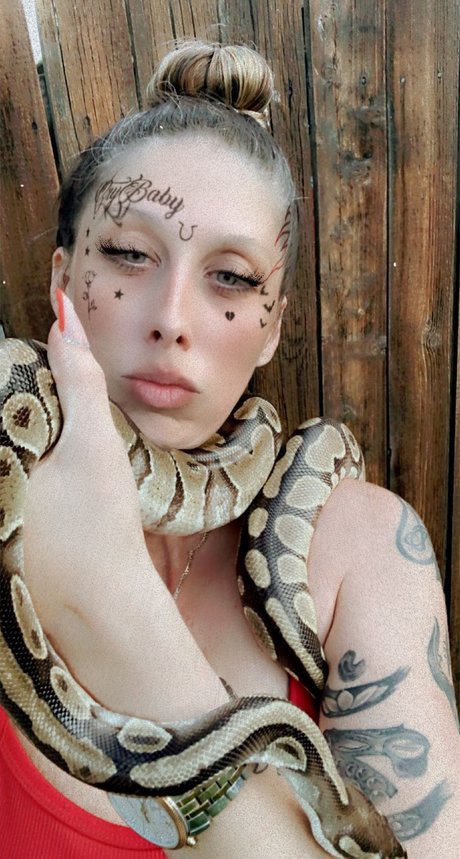 Mandi_ model pretty photo