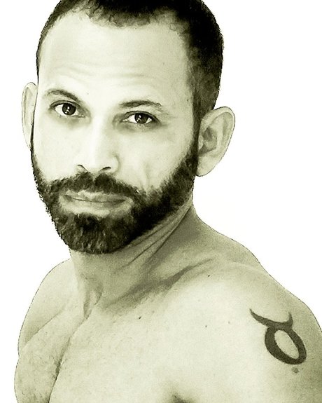 Victor Hugo nude model image