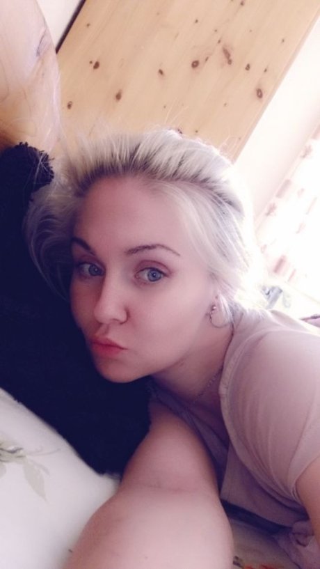 Deea Blonda pornstar nude img