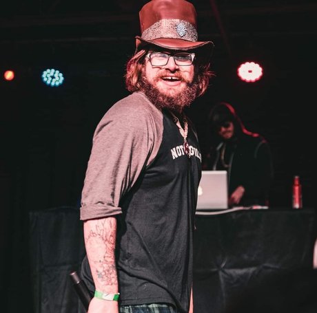 The Wizardly Toke nudes model pics