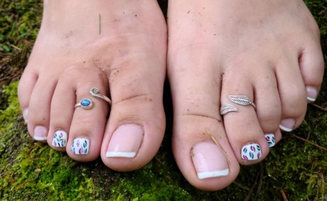 Pretty Paws_ beautiful model image