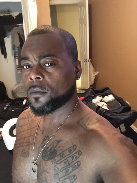 Bigplayray erotic model img