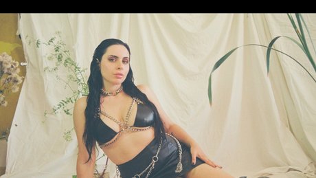 Mar a Riot model sex images