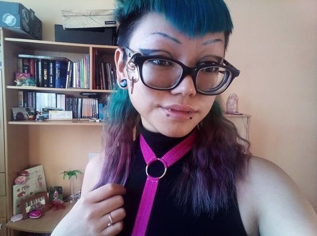 Thu Uyen Tranov_ erotic star photos