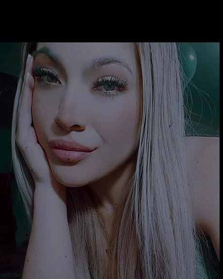 Mickynuce model porn picture