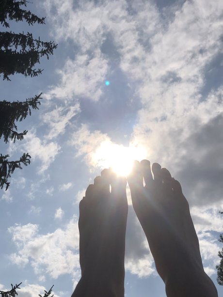 FeetFamily sexy star pics