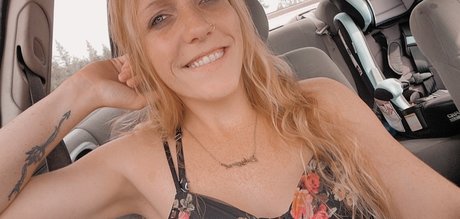 Sara Gillespie adult model pic