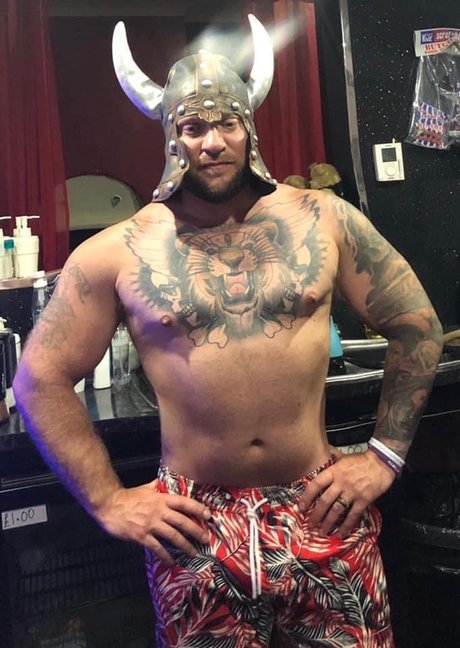 THE BEARDED CAVEMAN naked actress photos