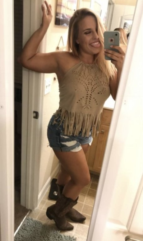 Sun kissed Cayley sex pornstar picture