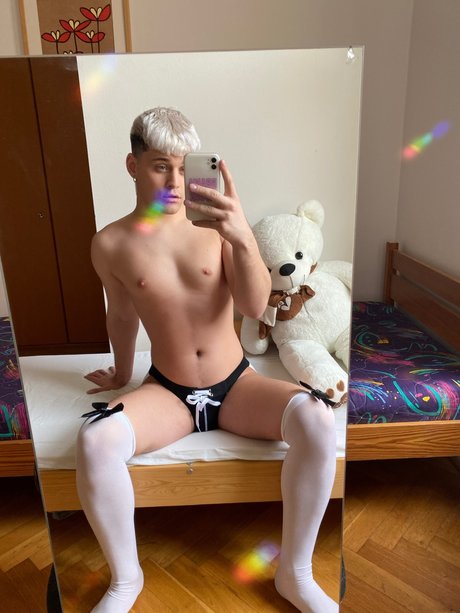 PeterHarrisFREE model naked picture