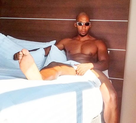 Ramsees Massage nude model pics